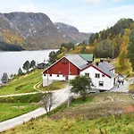 8 Person In Snillfjord-by Traum * Snillfjord