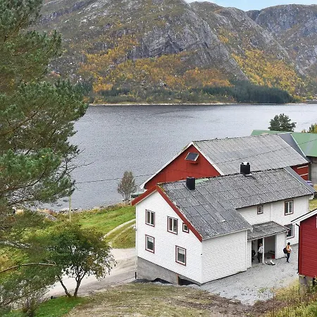 8 Person In Snillfjord-by Traum *