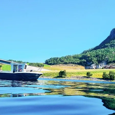 8 Person In Snillfjord-by Traum *