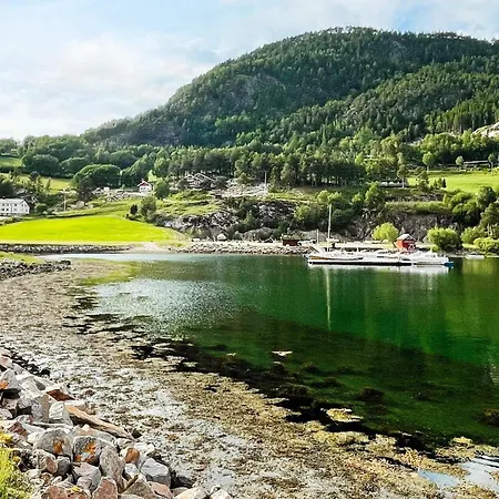 8 Person In Snillfjord-by Traum *