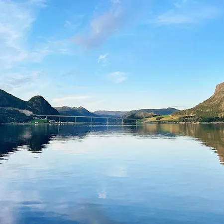 8 Person In Snillfjord-by Traum * Snillfjord