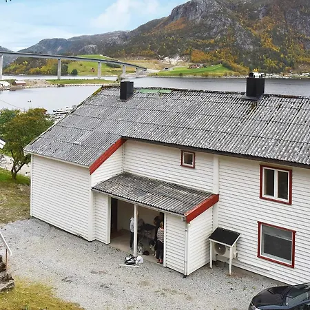 8 Person In Snillfjord-by Traum