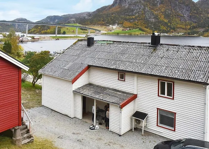 8 Person In Snillfjord-by Traum * Snillfjord