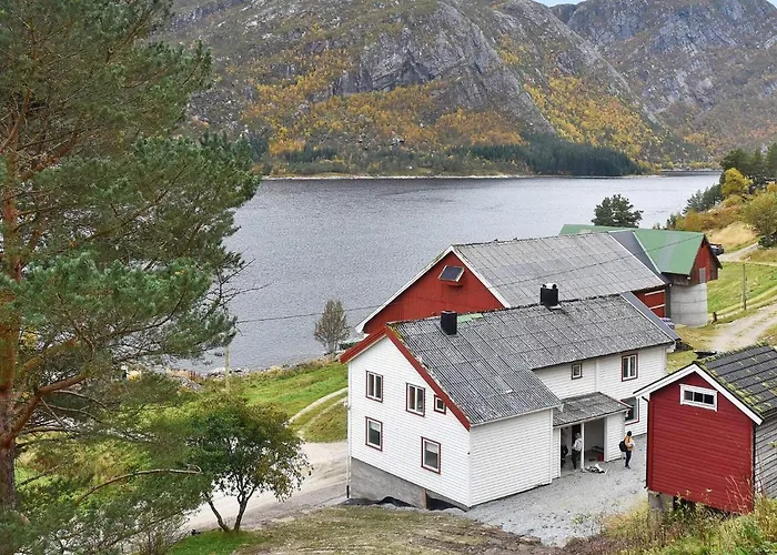 8 Person In Snillfjord-by Traum *