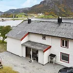 8 Person In Snillfjord-by Traum * Snillfjord