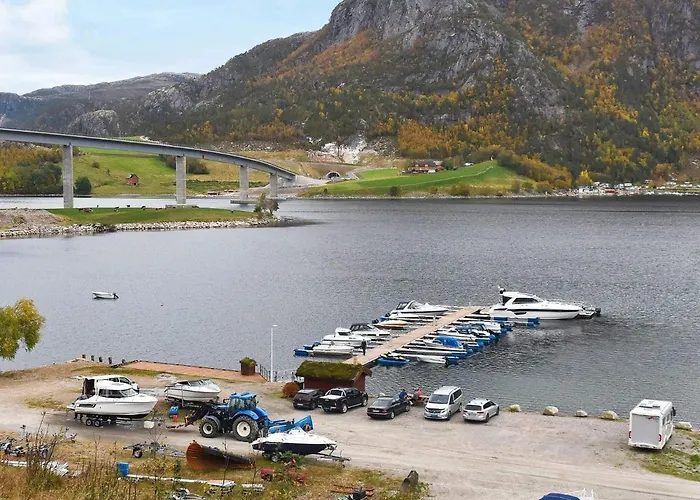 8 Person In Snillfjord-by Traum *