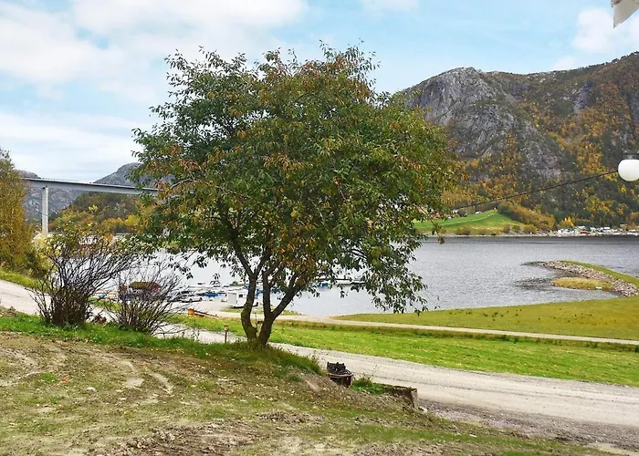 8 Person In Snillfjord-by Traum * Snillfjord