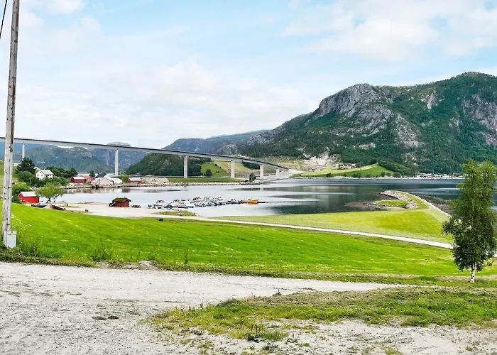 8 Person In Snillfjord-by Traum *